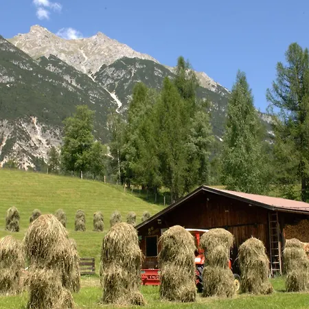 Haus Elisengrund Am Geigenbuehel - Prive Seefeld in Tirol
