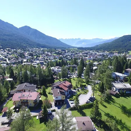 Haus Elisengrund Am Geigenbuehel - Prive Feriehus Seefeld in Tirol